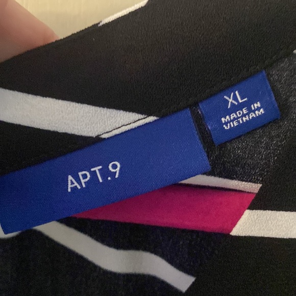 Black and white striped short sleeve dress - Picture 2 of 4